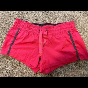 Lululemon size 8 hot pink shorts